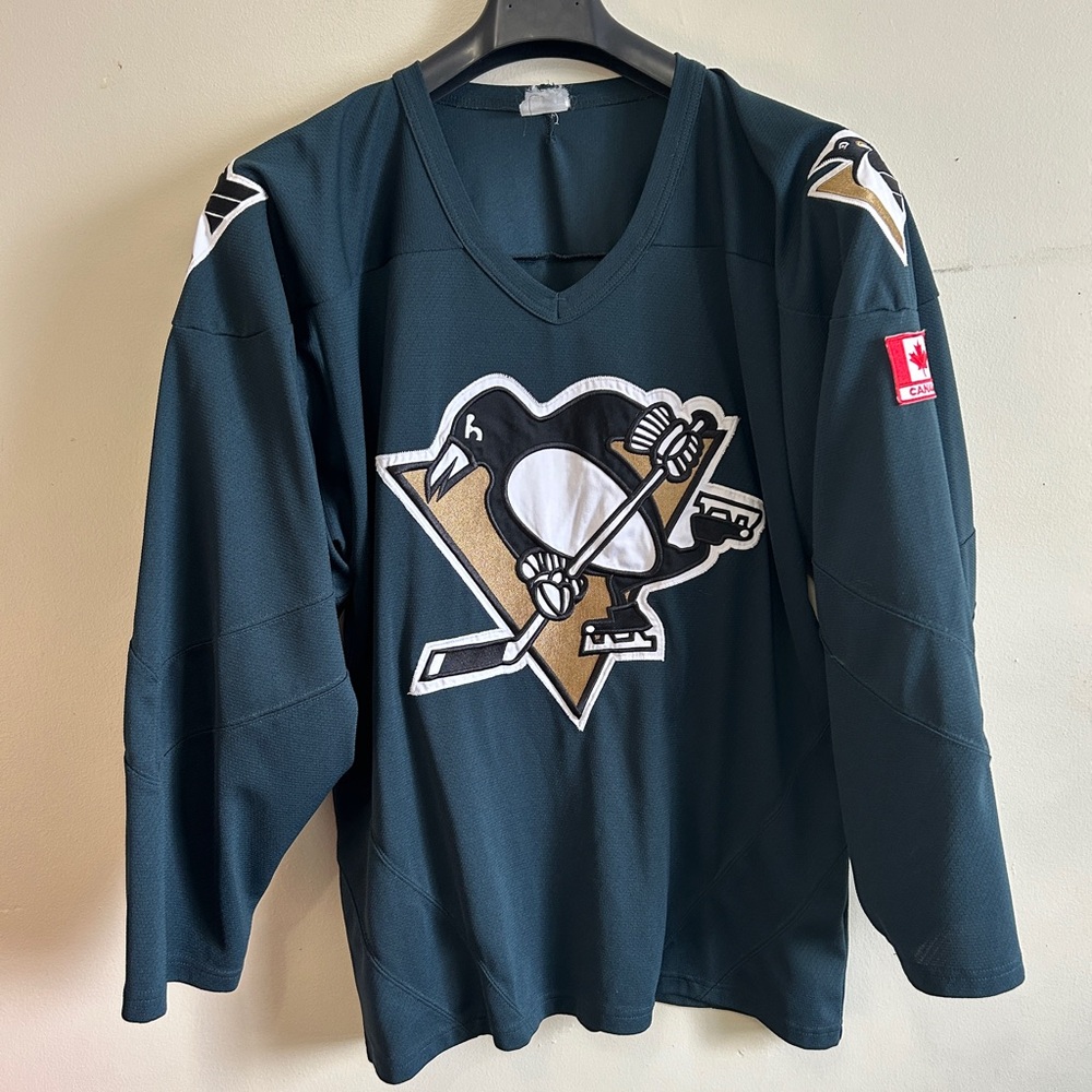 Vintage Pittsburgh Penguins Practice/ Warm up NHL Jersey
Size M
